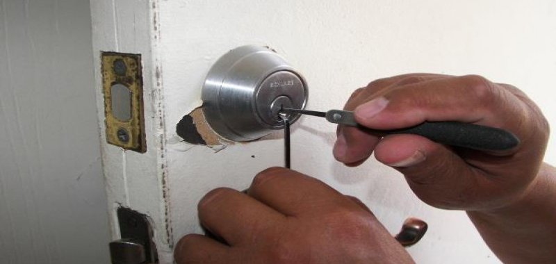 professional auto locksmith