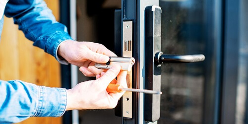 Locksmith in Tulsa OK fixing a commercial lock