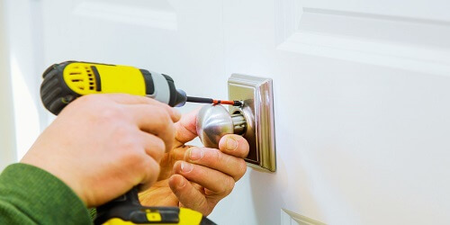 Locksmith in Tulsa providing high-security lock installation