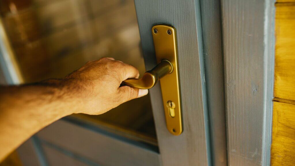 Licensed locksmith in Tulsa offering security system installation